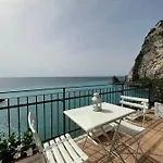 Vient Mpop Con Terrazza Vista Mare 4* Meta