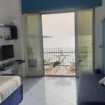 Vient Mpop Con Terrazza Vista Mare 4*
