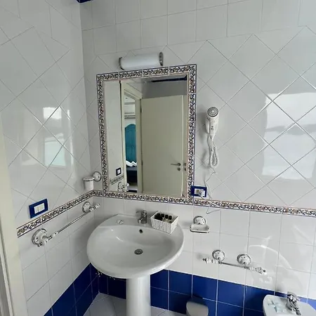 Ξενοδοχείο με διαμερίσματα Vient Mpop Con Terrazza Vista Mare 3*