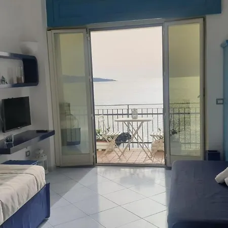 Vient Mpop Con Terrazza Vista Mare 4*