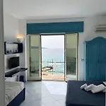 Vient Mpop Con Terrazza Vista Mare Meta