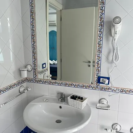 Vient Mpop Con Terrazza Vista Mare Appart hôtel 3*