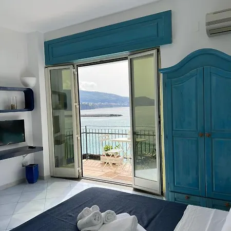 Vient Mpop Con Terrazza Vista Mare 4*